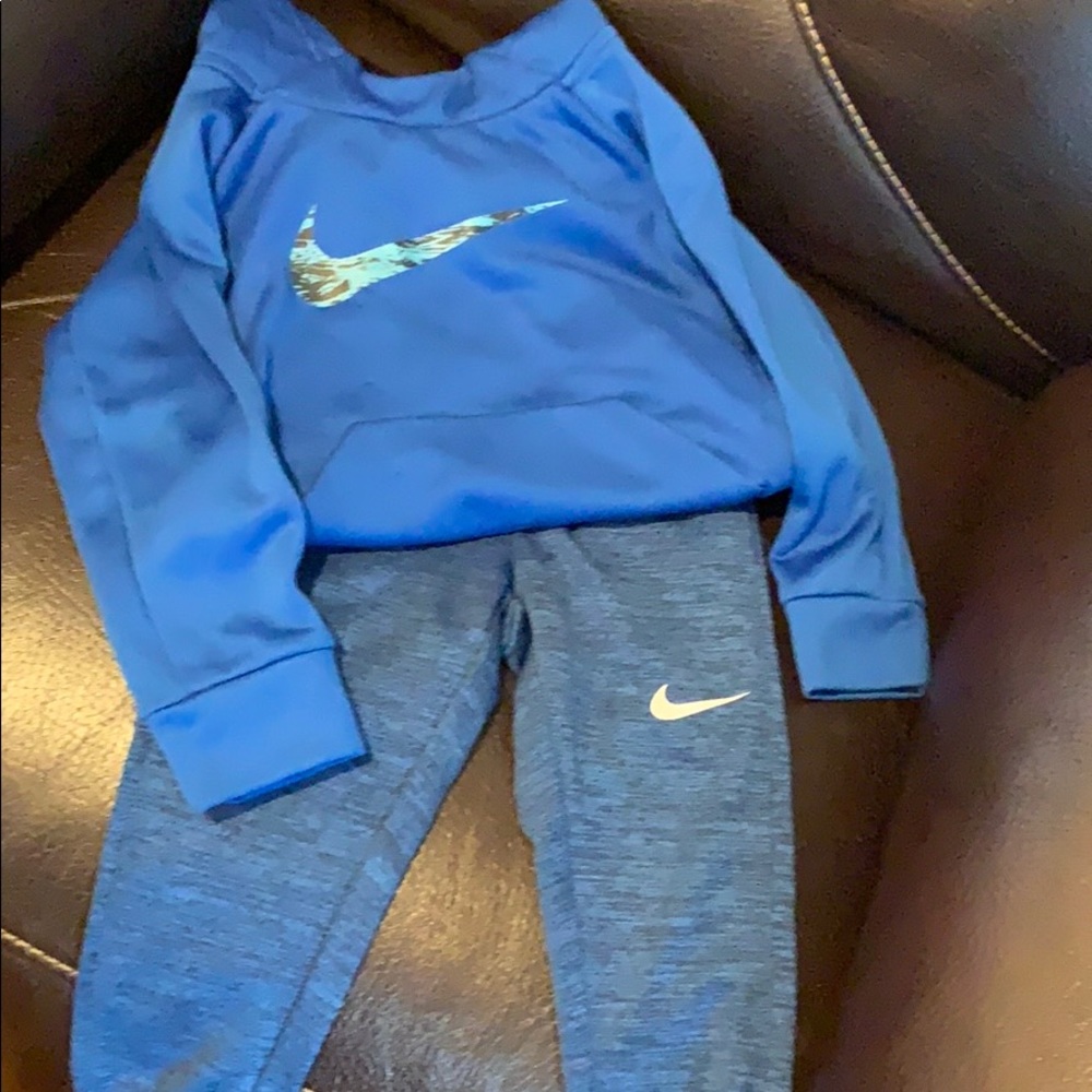 Nike 2t boys sweat suit
